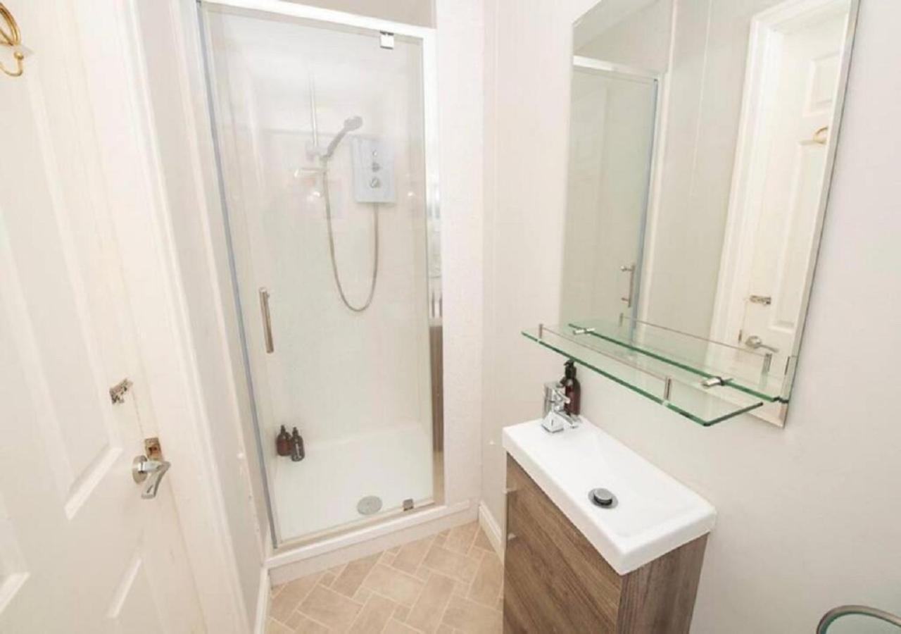 Pelican-Stylish 2-Bed Apartment Close To Beach & Town Scarborough Exteriör bild