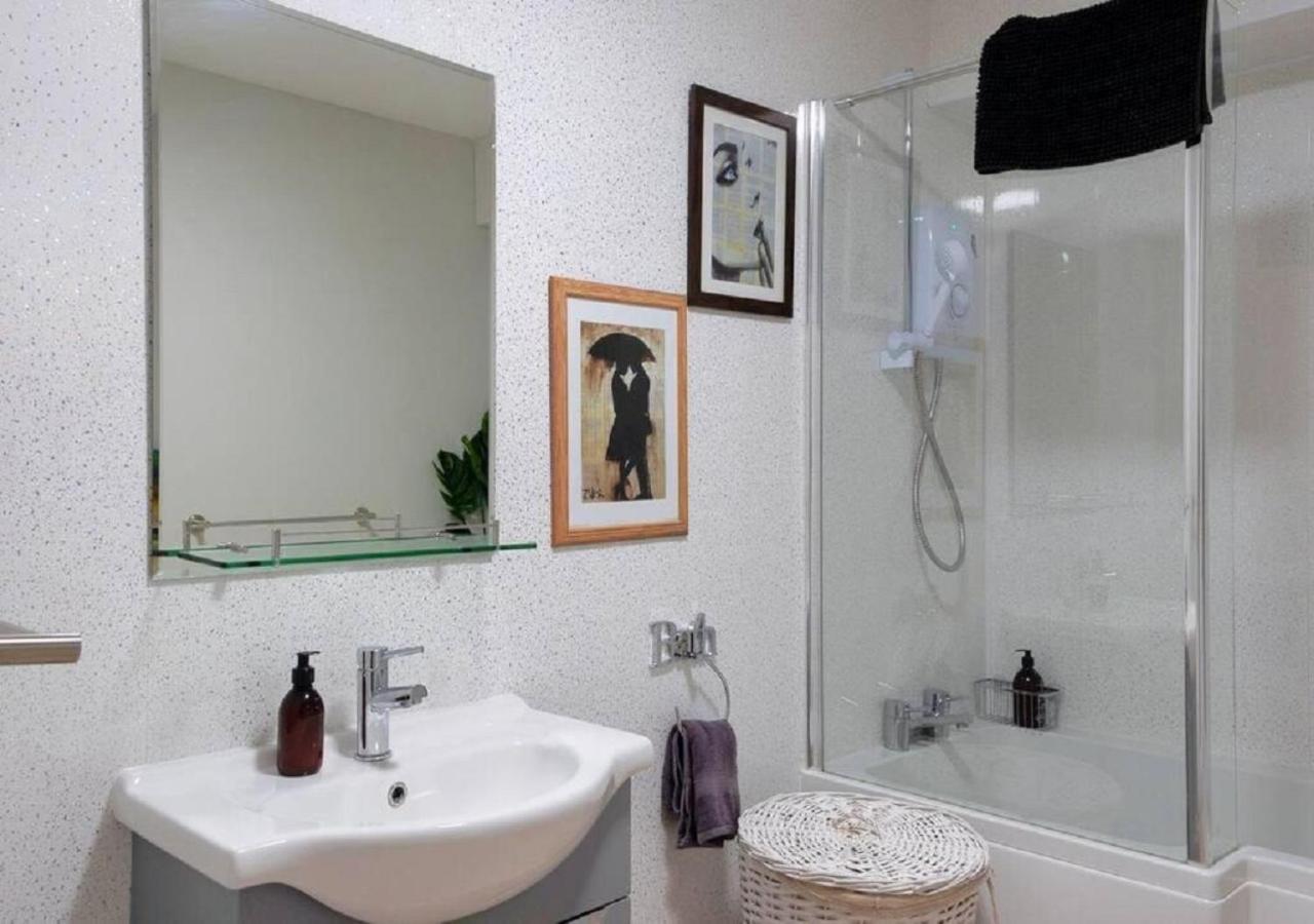 Pelican-Stylish 2-Bed Apartment Close To Beach & Town Scarborough Exteriör bild