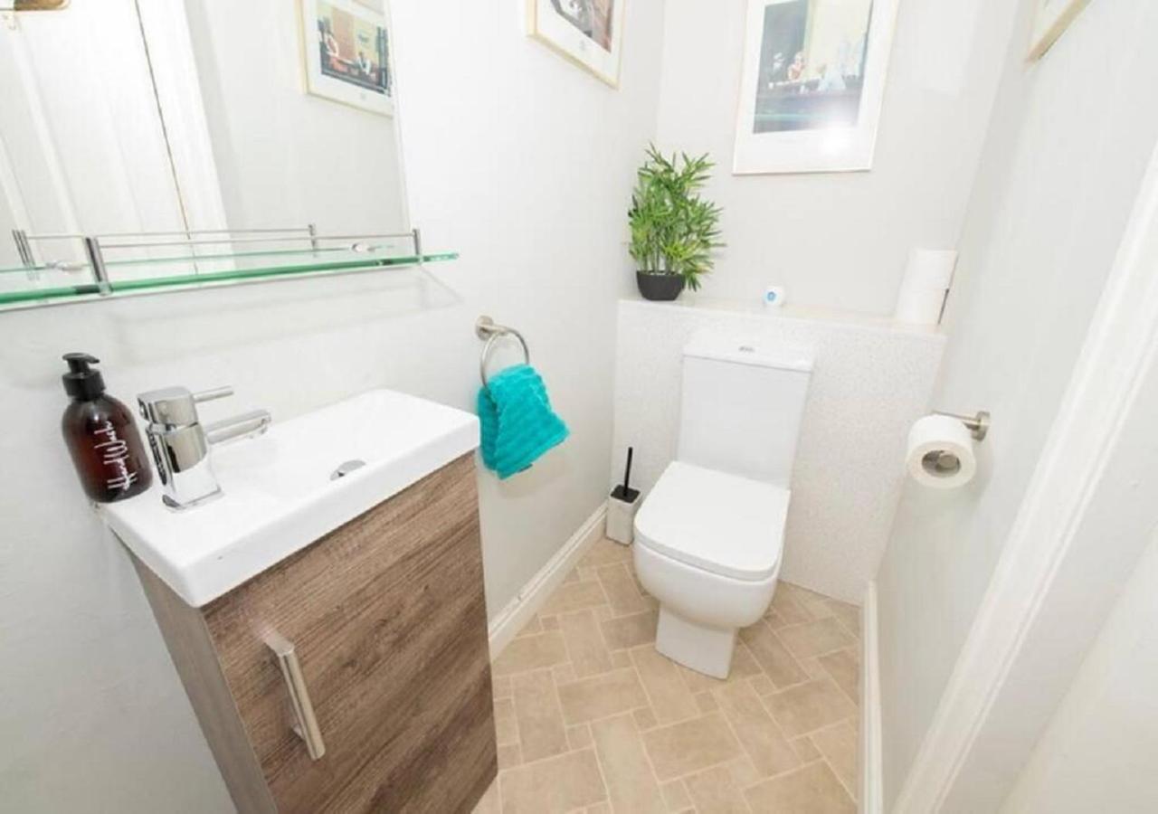 Pelican-Stylish 2-Bed Apartment Close To Beach & Town Scarborough Exteriör bild