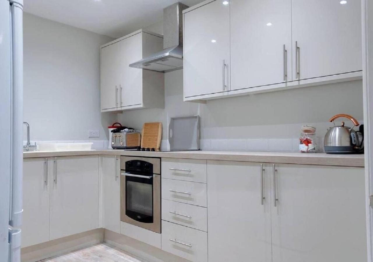 Pelican-Stylish 2-Bed Apartment Close To Beach & Town Scarborough Exteriör bild