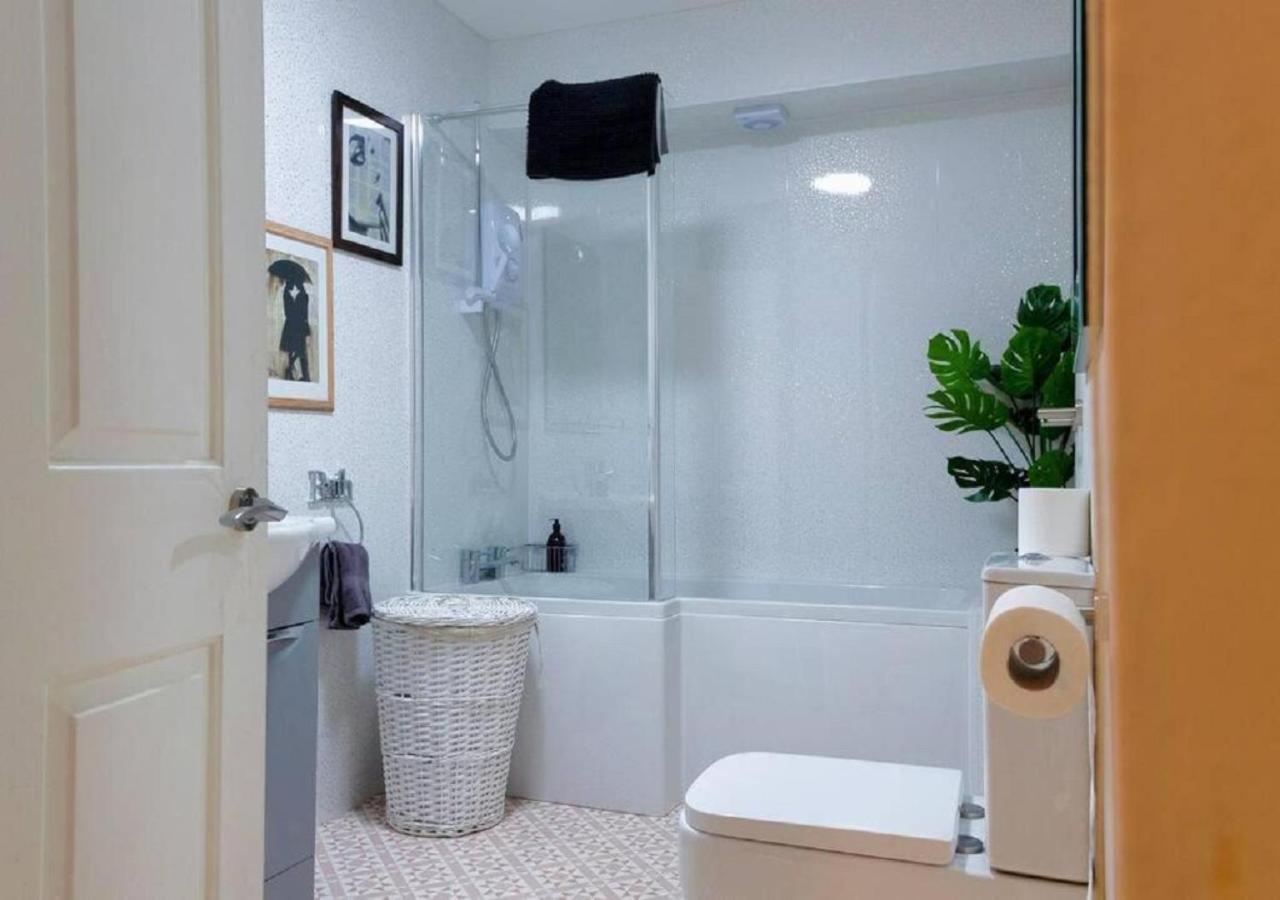 Pelican-Stylish 2-Bed Apartment Close To Beach & Town Scarborough Exteriör bild