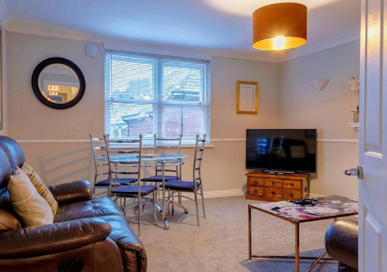 Pelican-Stylish 2-Bed Apartment Close To Beach & Town Scarborough Exteriör bild