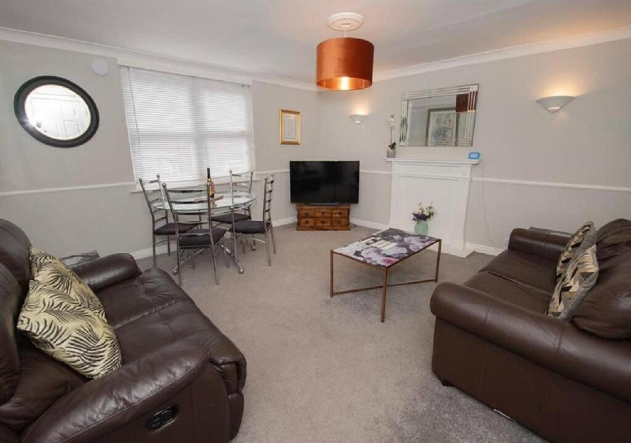 Pelican-Stylish 2-Bed Apartment Close To Beach & Town Scarborough Exteriör bild
